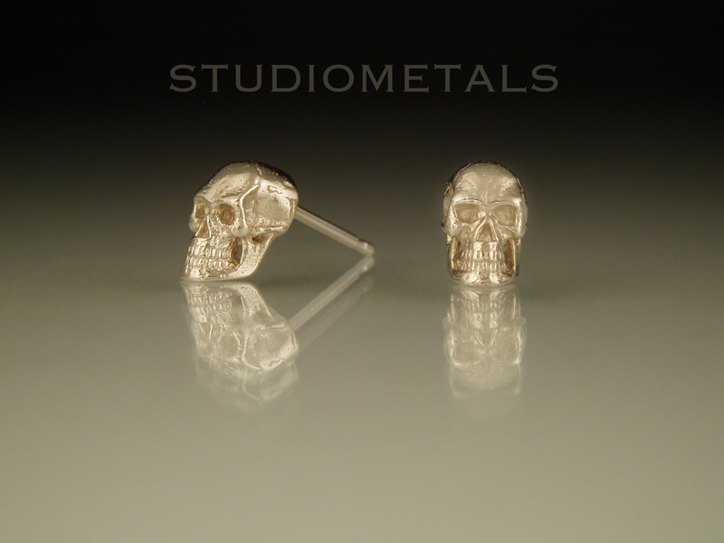 14K White Gold Full Skull Stud Earrings - STUDIOMETALS