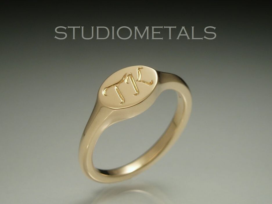 womens engraved initial oval signet ring in 14k gold