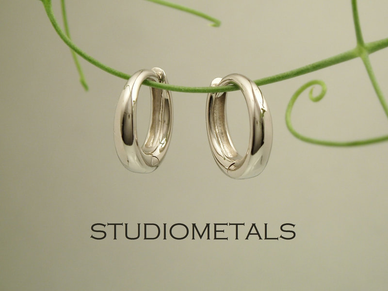 14K White Gold Huggie Hoop Earrings, 11mm - STUDIOMETALS