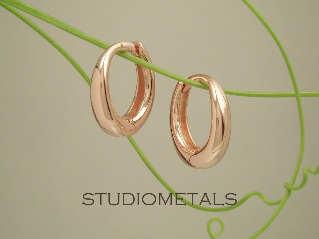 hinged 13mm oval huggie hoop earrings in 14k rose gold