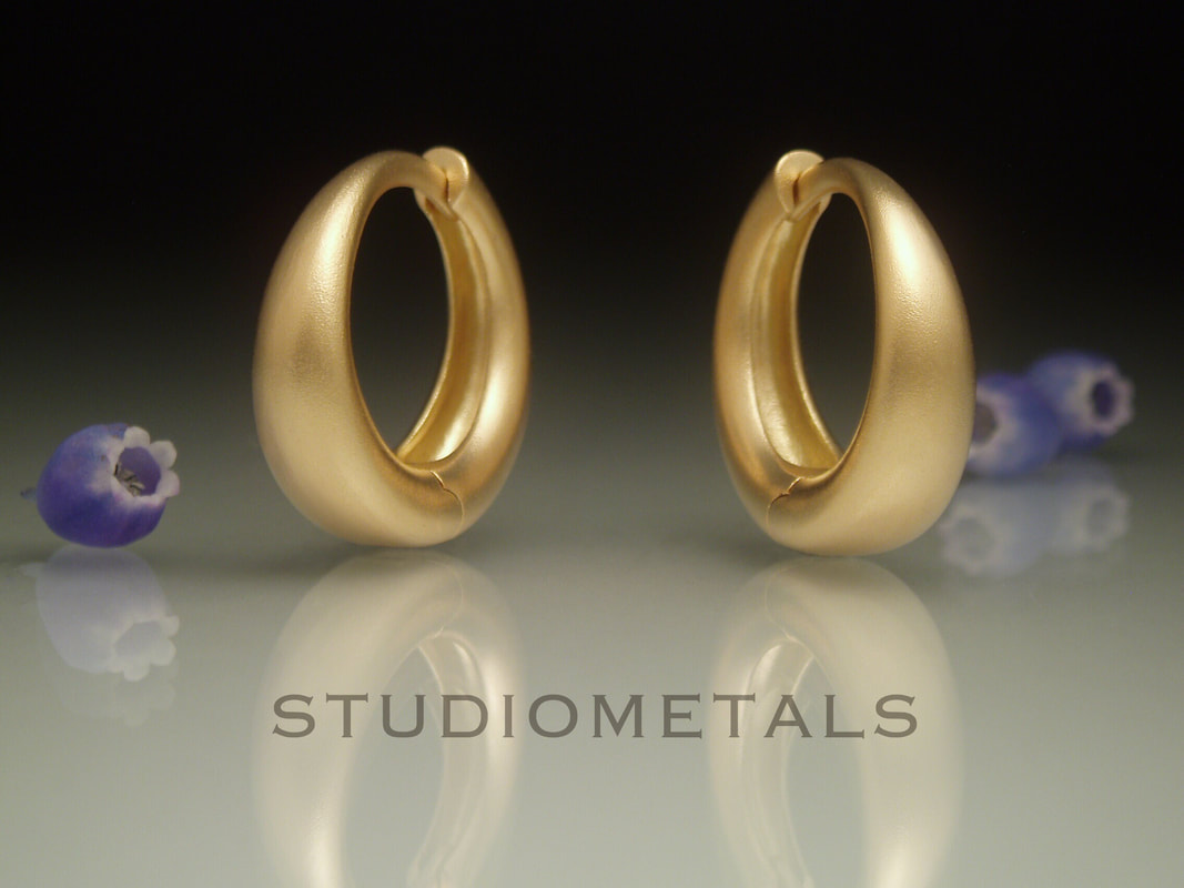 16mm hinged hoops matte 18k gold