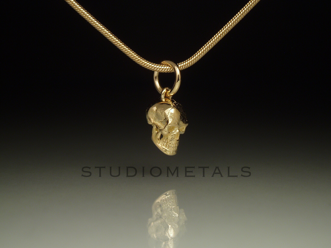 realistic 14k gold skull pendant