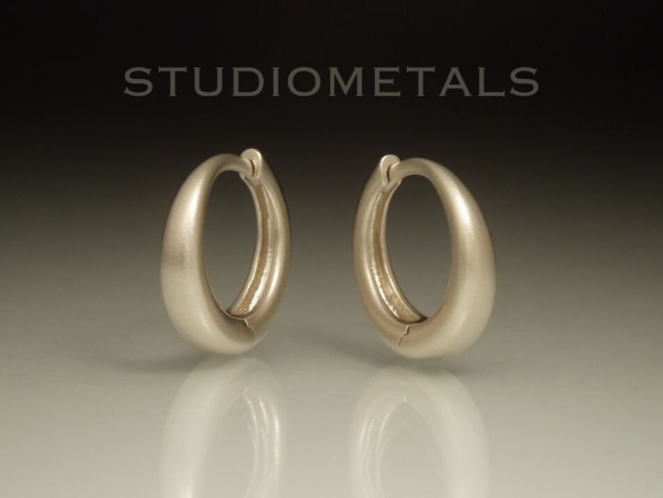 narrow 16mm hoop earrings in 14k