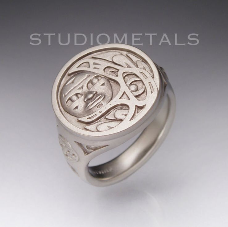 Raven stealing the moon signet ring, inspired by the west coast. Hand carved in 19k white gold. 