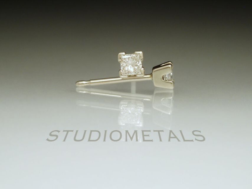 2.5mm princess cut diamond stud earrings