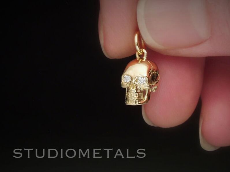 vs diamond eye skull pendant in 14k solid gold