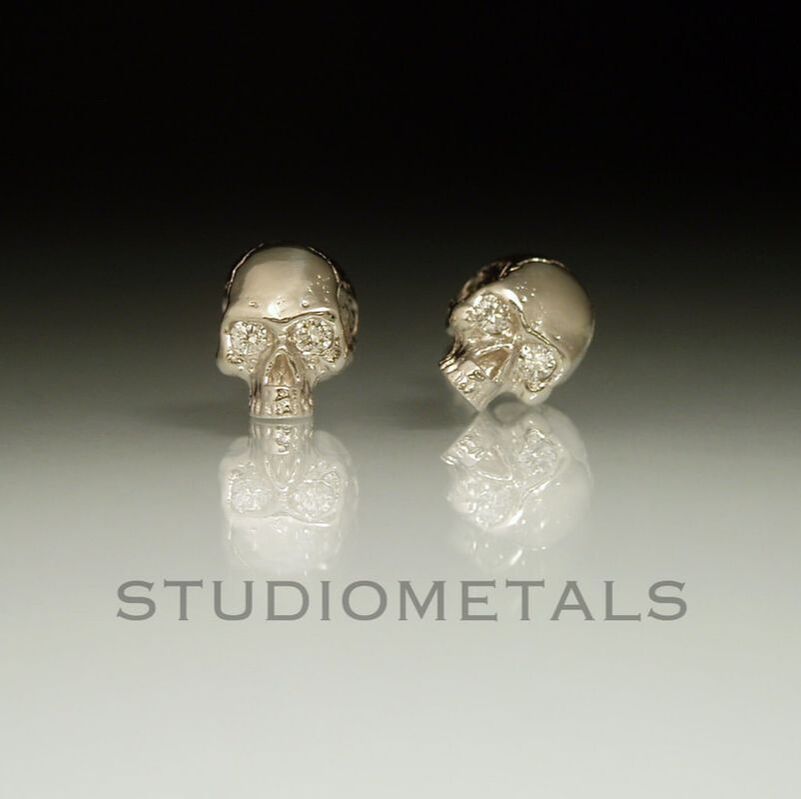 14k white gold half skull stud earrings with vs diamond eyes