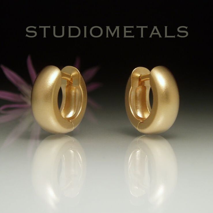 wide parallel huggie hoops in matte 14k yellow gold